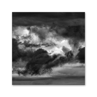 # Ciel,1 Nuages sombres et tourbillonnants dans un ciel orageux.